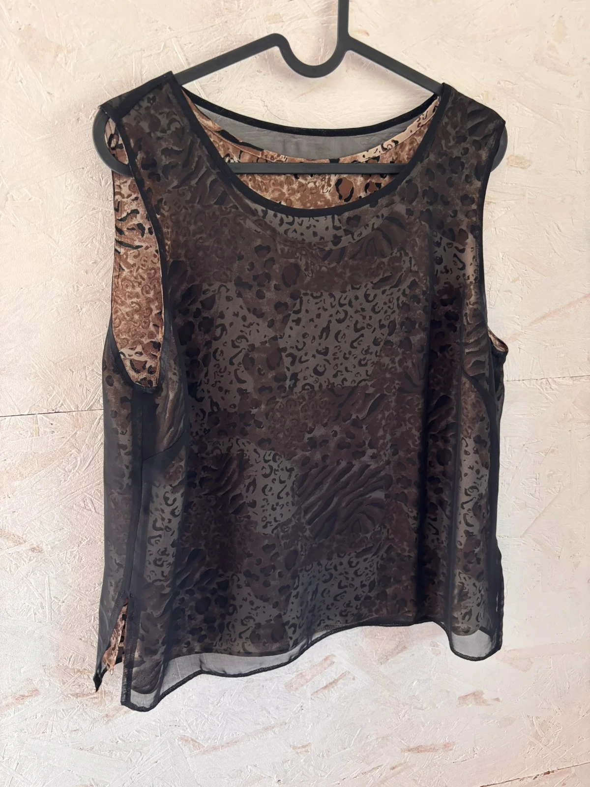 Double layered sleeveless top with leopard/animal print – Size 44 (estimated) Very good condition – photo 2